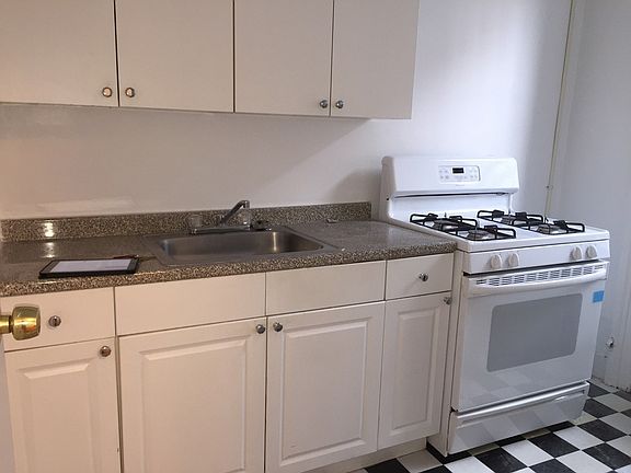 3rd image of 357 Pleasant Ave APT 4