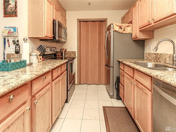 4th image of 11915 Roseberg Ave S #B106
