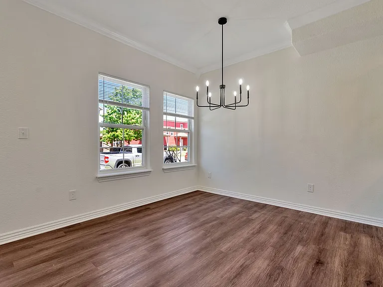 732 N Wordsworth Ln — Photo 9