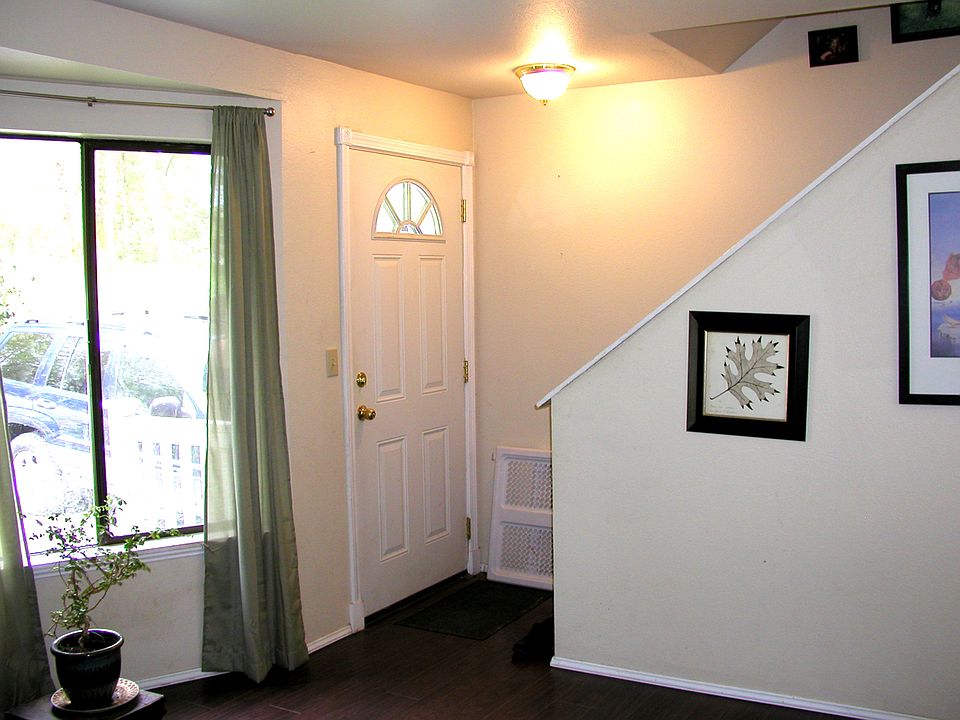 www.LamoureuxRealEstate.com