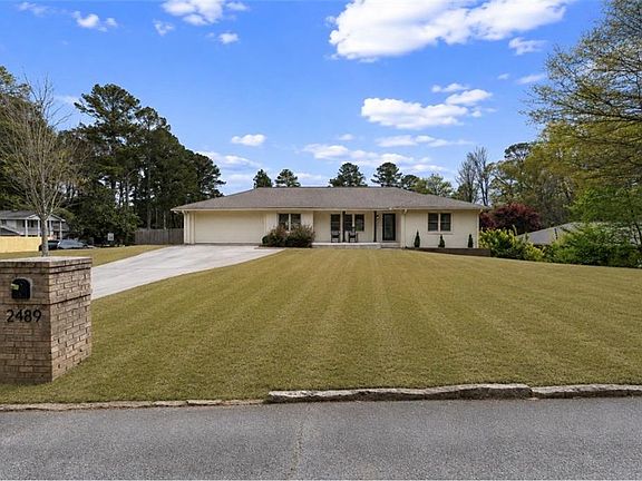 3rd image of 2489 Sunset Dr NE