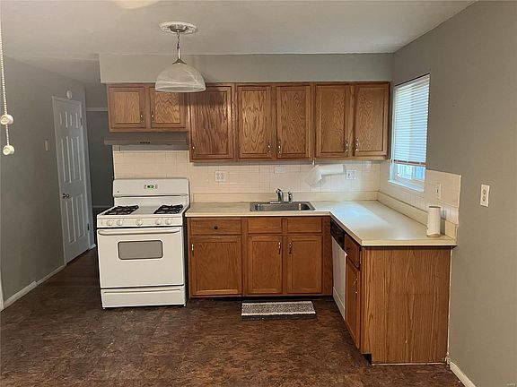 5th image of 1729 Emery Dr