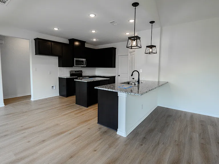 Kitchen (refrigerator included)