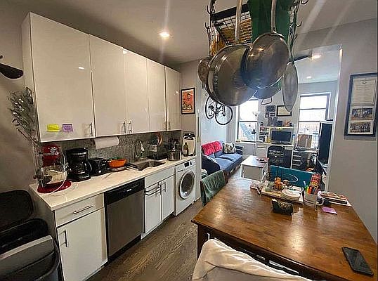 2nd image of 322 E 126th St APT 9