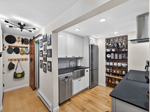 5th image of 230 Bloomfield St APT B1