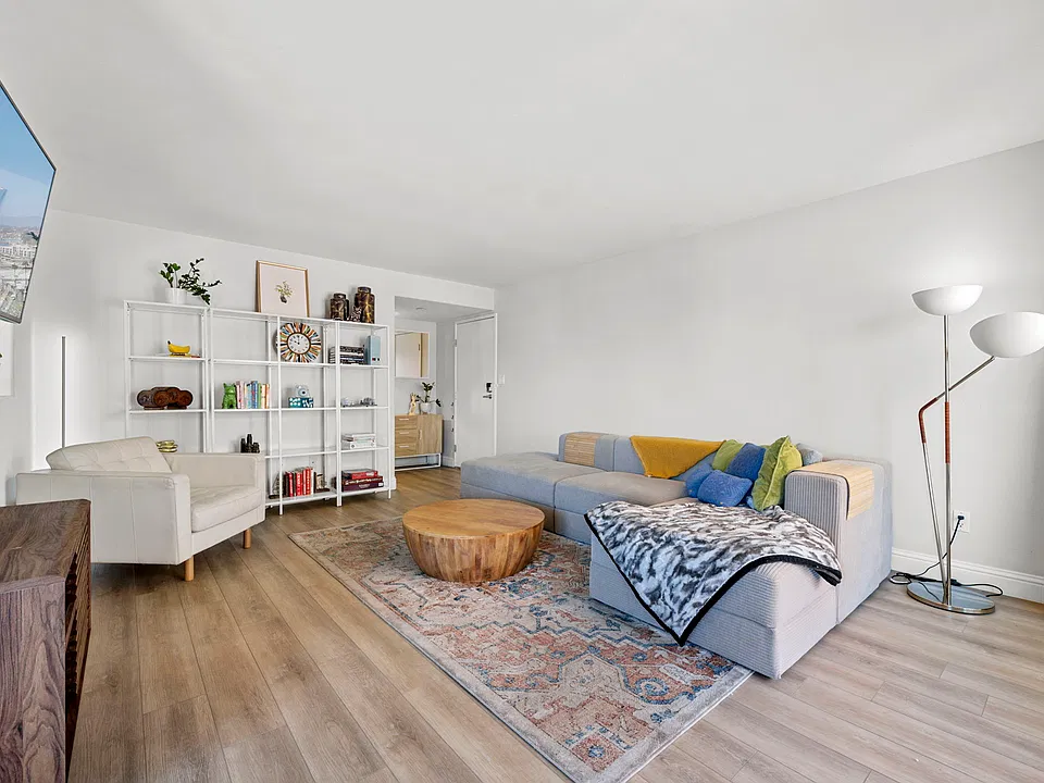 4111 Illinois St #302