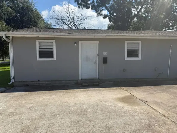 709 N 9th St, Nederland, TX