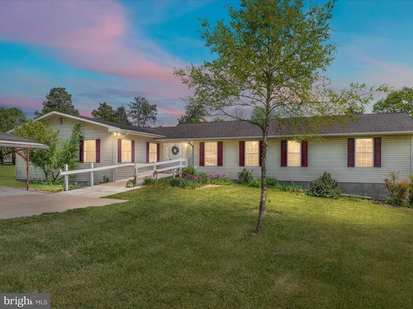 64 Zig Zag Ln, Inwood, WV 25428