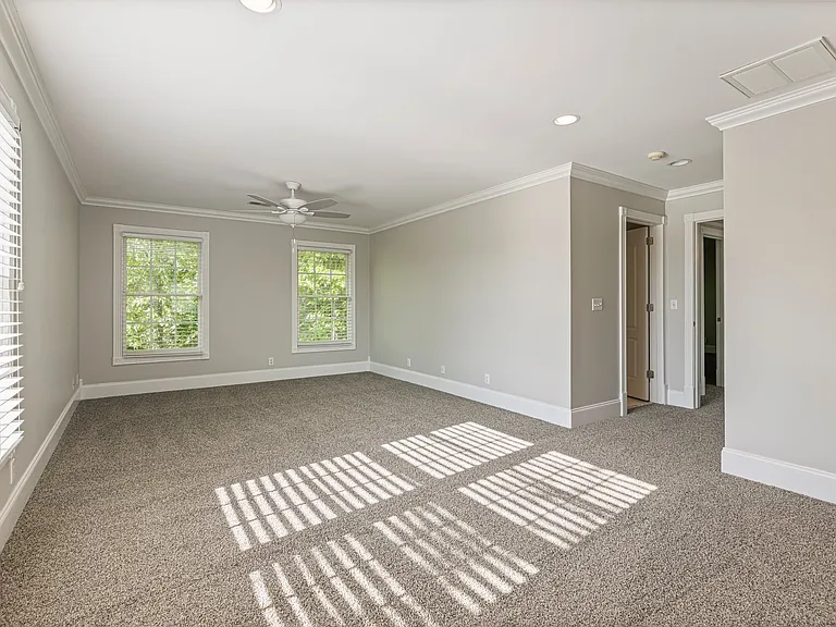 604 Clayborne Ct — Photo 30
