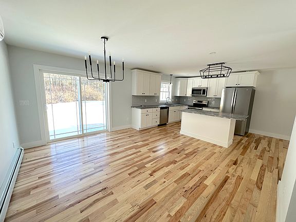 2nd image of 310 Limerick Rd APT 2
