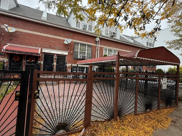 221 Macdougal Street image 2 of 18