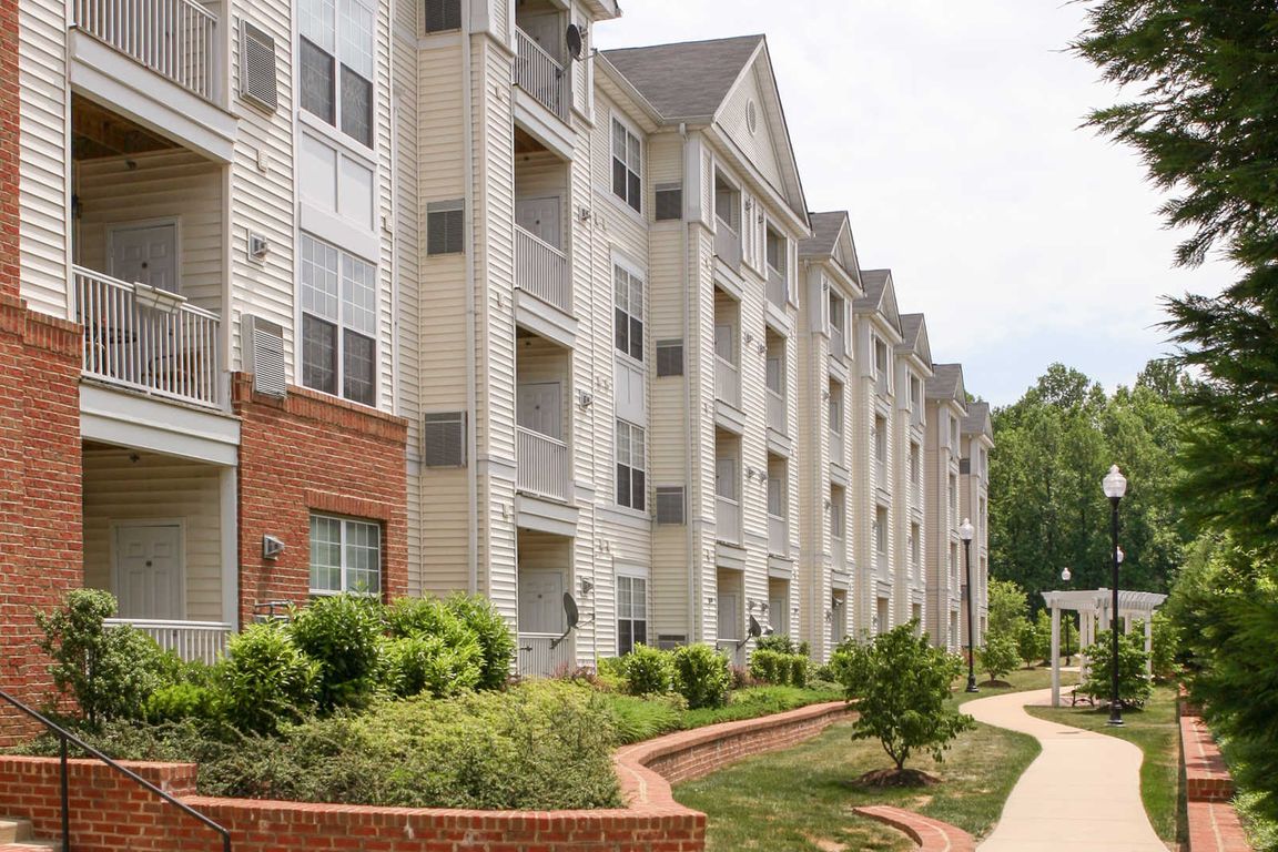 The Reserve at Eisenhower Apartments