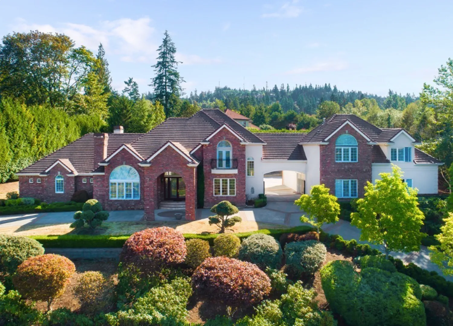 6 bed 5.5 bath mansion like home in Bellevue Lakemount — Photo 1