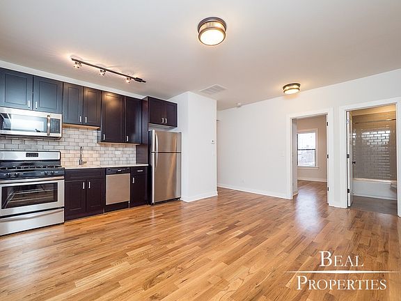 2nd image of 2209 W Eastwood Ave #3S