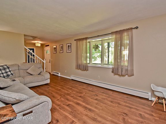 3rd image of 5 Gilliland Dr