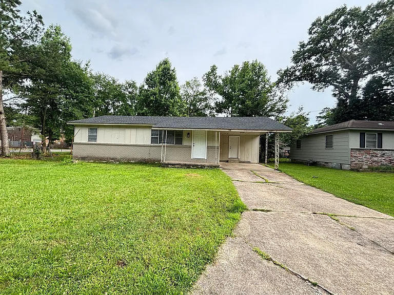 3605 Pine Cone Dr — Photo 1