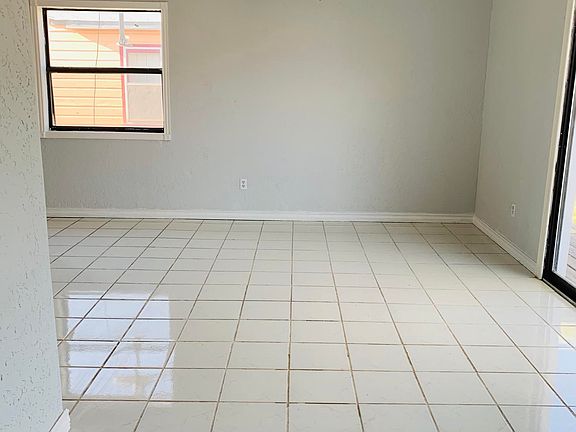 5th image of 210 Pine Ave