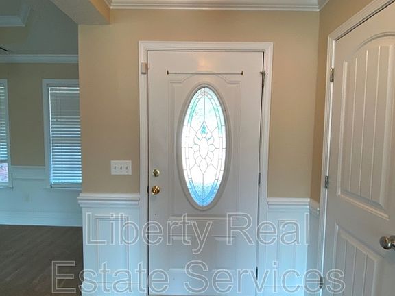 3rd image of 178 Winchester Way SE