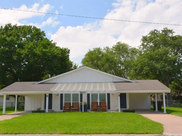 805 Center St #A & B, Lockhart, TX 78644