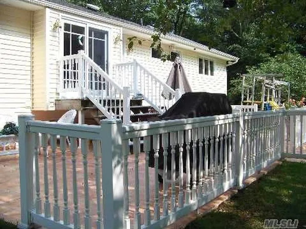 10 Landview Dr, Dix Hills, NY 11746