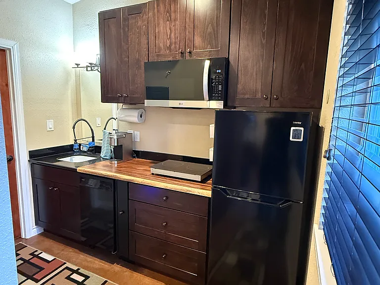 3/4 Kitchen with dishwasher.