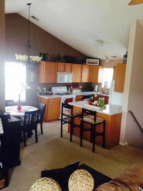 2 bed, 1300 sqft, $2,000 — Photo 2