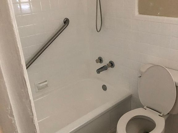5th image of 3701 Southmoor Ln #6W