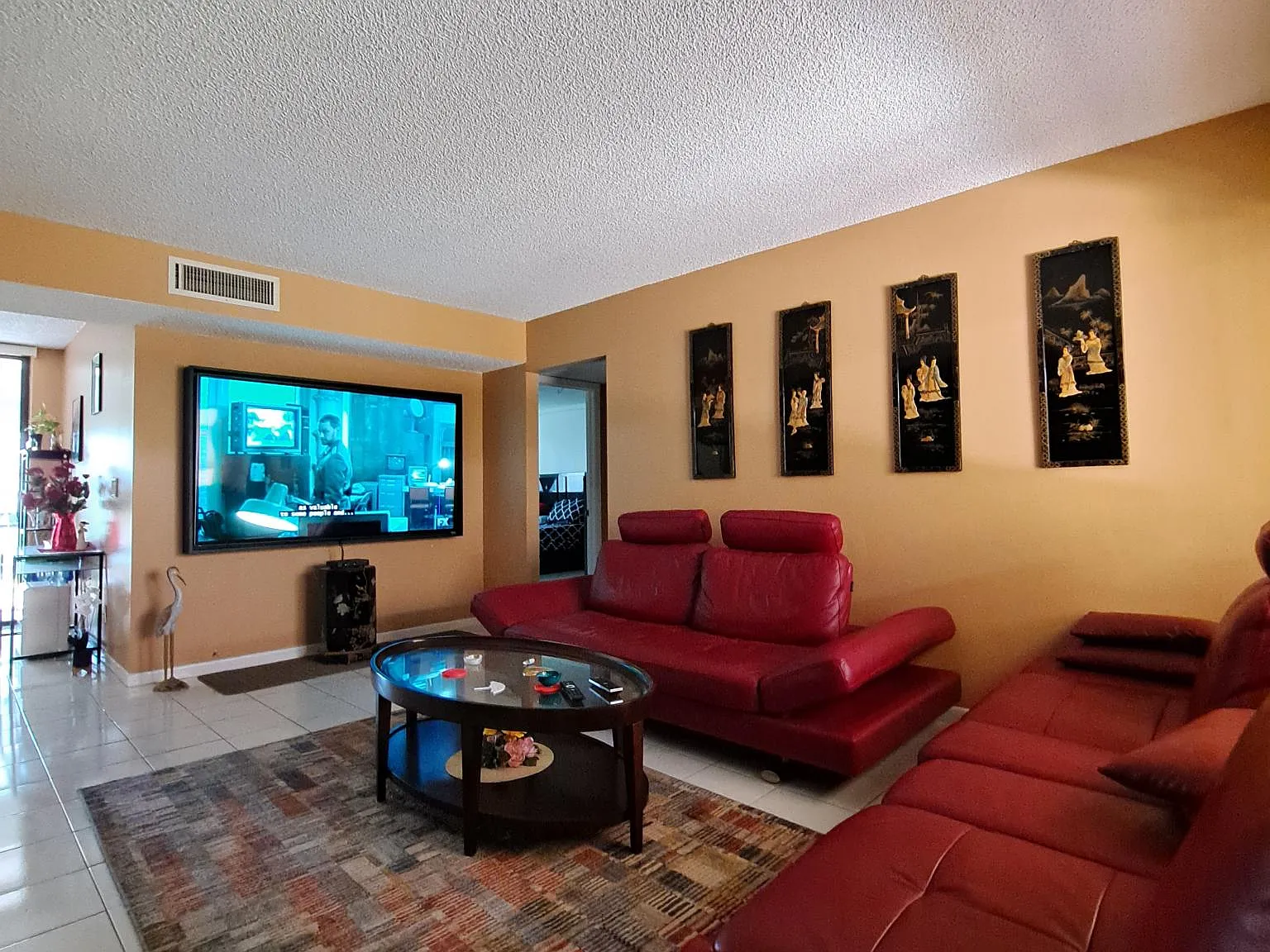 2 bed, 1050 sqft, $2,400 — Photo 2