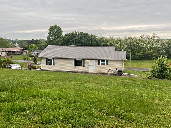 3rd image of 372 Cambridge Cir