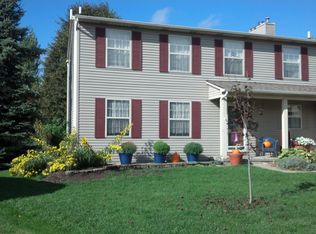 736 Feather Ct, South Lyon, MI 48178