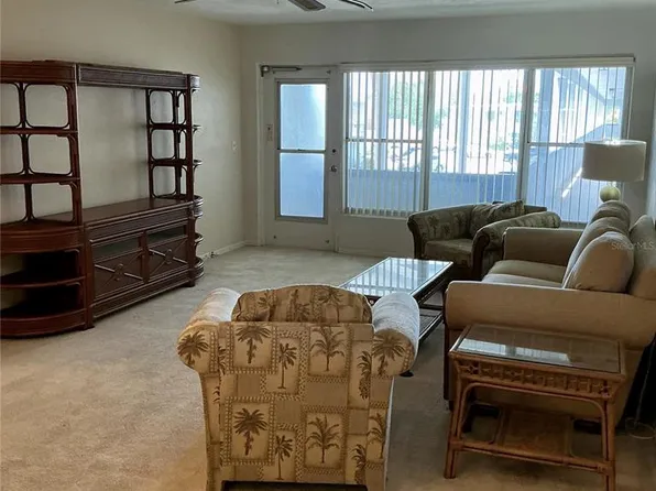 4300 58th St N APT 1913, Kenneth City, FL 33709