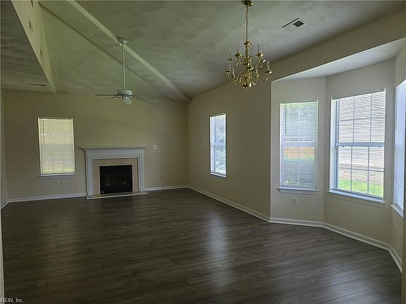 3rd image of 305 Belmont Cir