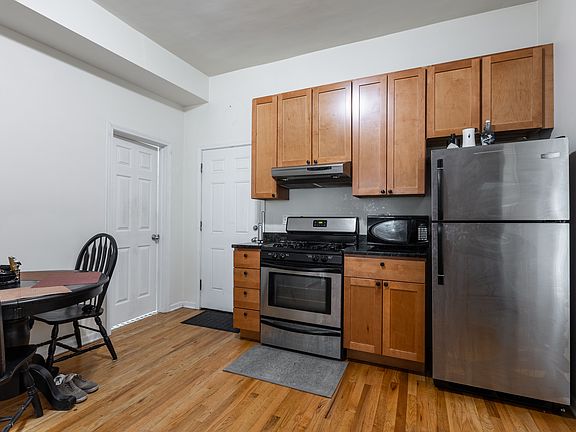 5th image of 2519 N Ashland Ave #1
