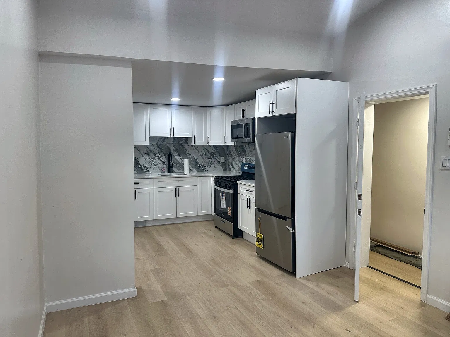 2 bed, 850 sqft, $2,700 — Photo 3