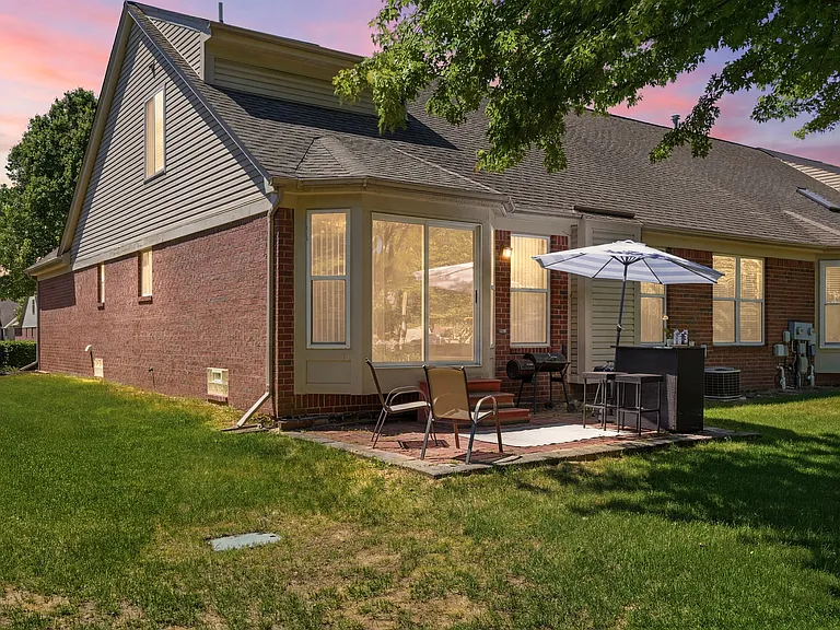 4421 Honeysuckle Dr — Photo 49