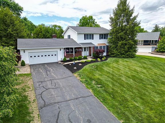 3rd image of 65 Applewood Dr
