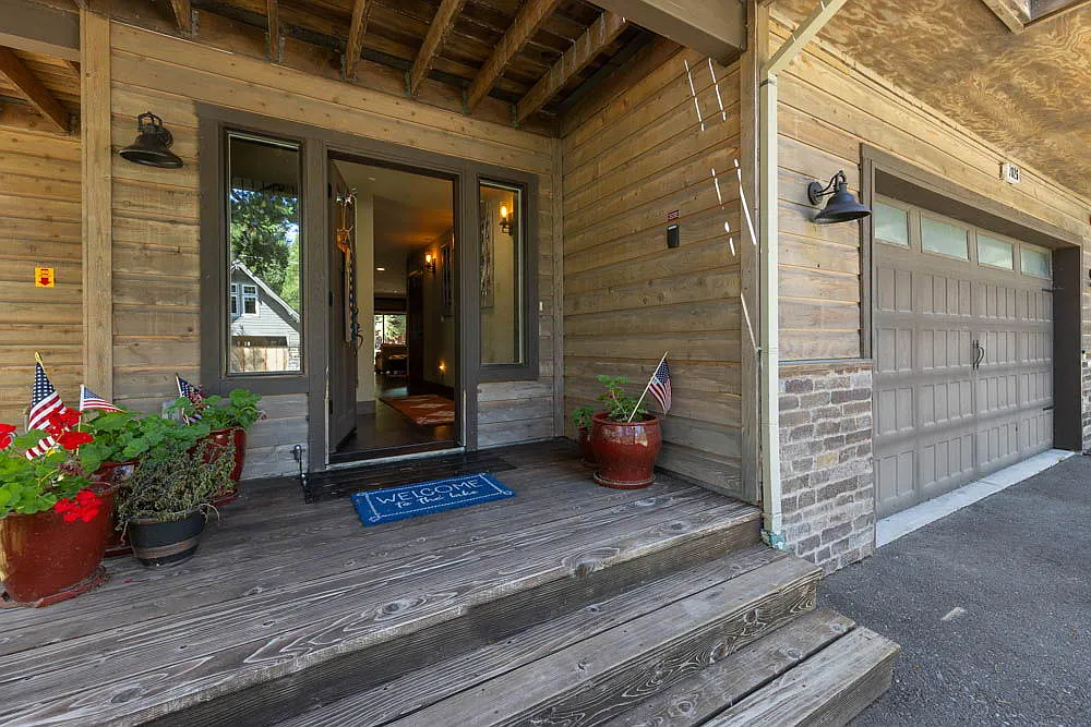 4 bed, 2906 sqft, $6,410 — Photo 2