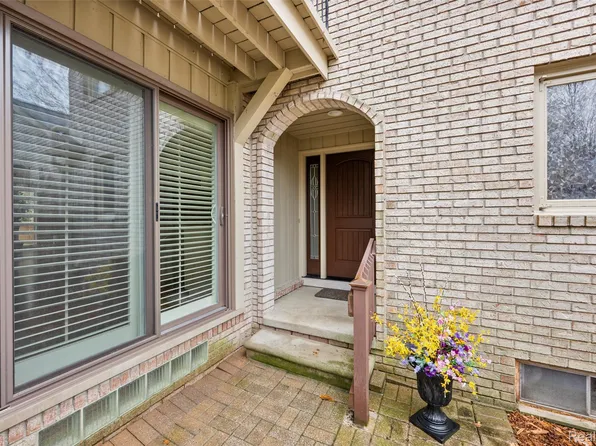 1204 S Timberview Trl, Bloomfield Hills, MI 48304