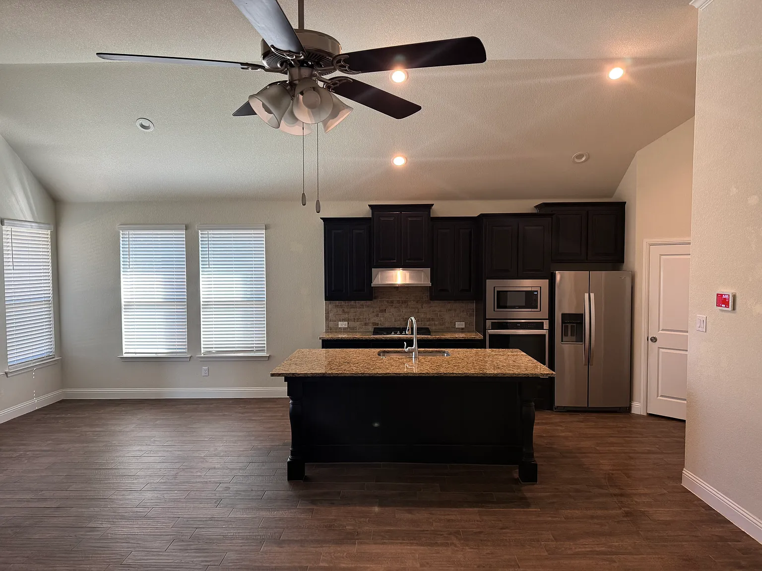4 bed, 1806 sqft, $2,900 — Photo 3