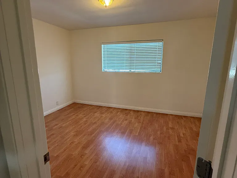 5935 Buffalo Ave #5937-1/2 — Photo 11