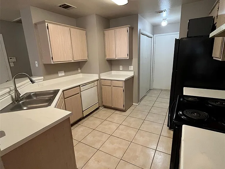 9625 Sugar Hill Dr — Photo 8