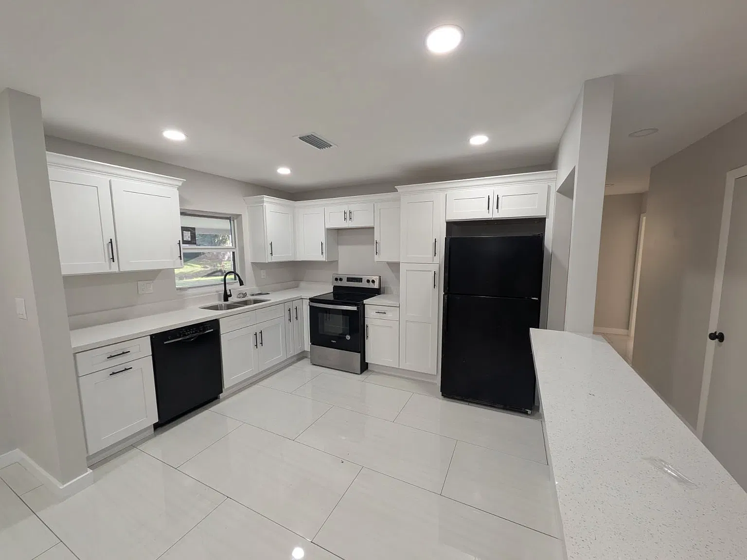 4 bed, 1800 sqft, $3,100 — Photo 2