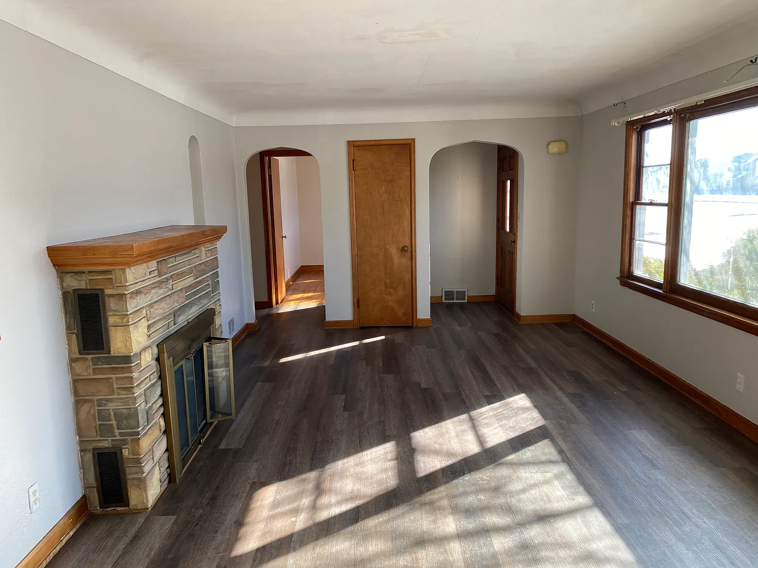 4 bed, 2.0 bath, 2015 sqft, $2,250 — Photo 3