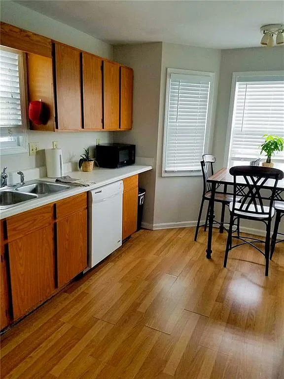 1738 Taylor St NW — Photo 4