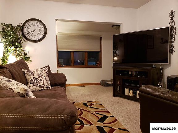 3rd image of 922 15th St NE