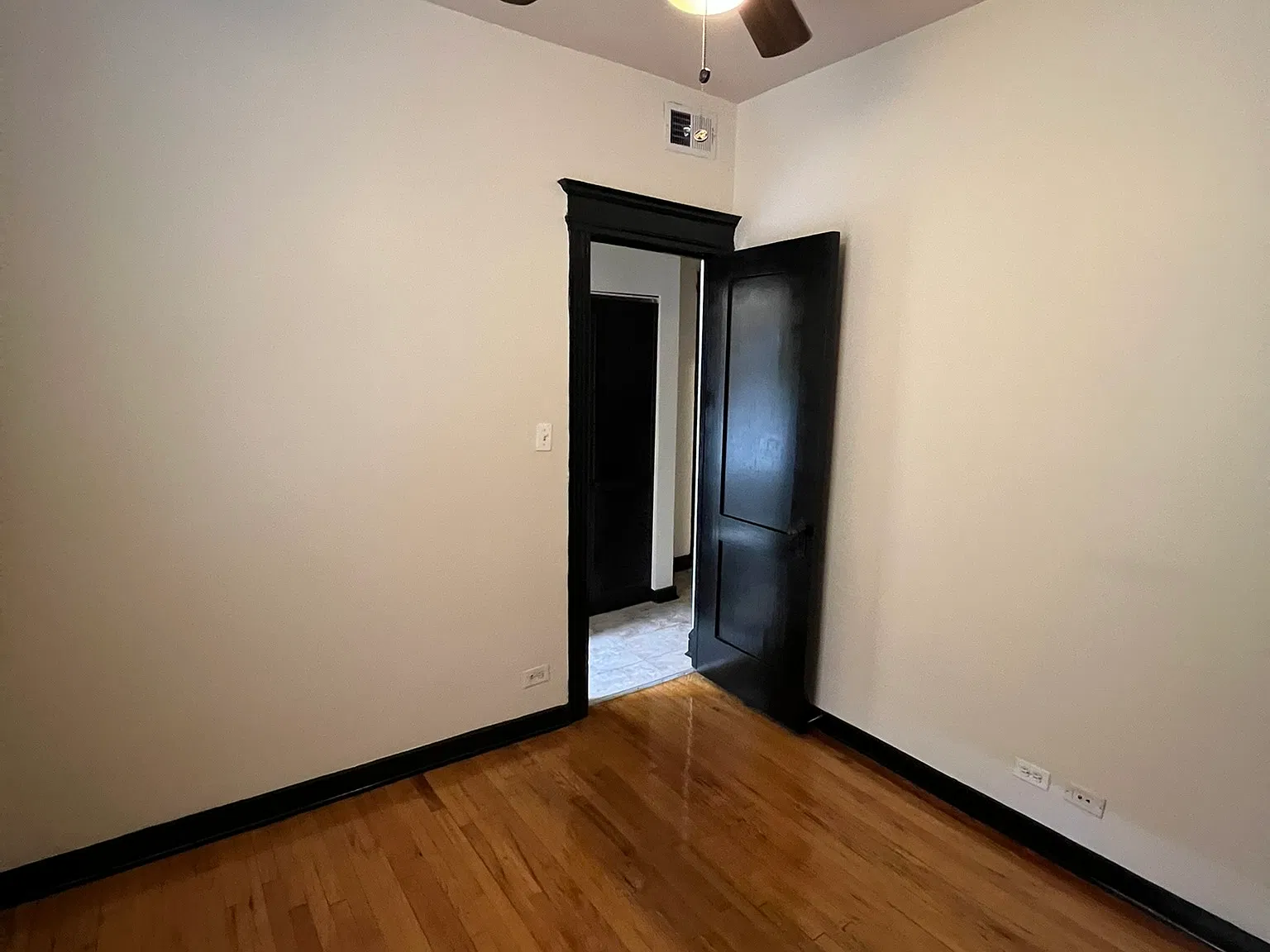 1 bed, 900 sqft, $1,150 — Photo 4