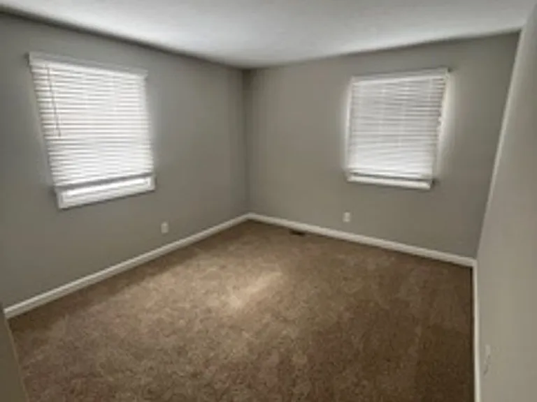2212 E Queens Way — Photo 22