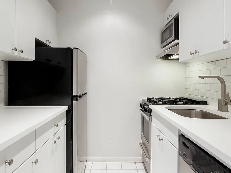 43 W 16th St #4H — Photo 3