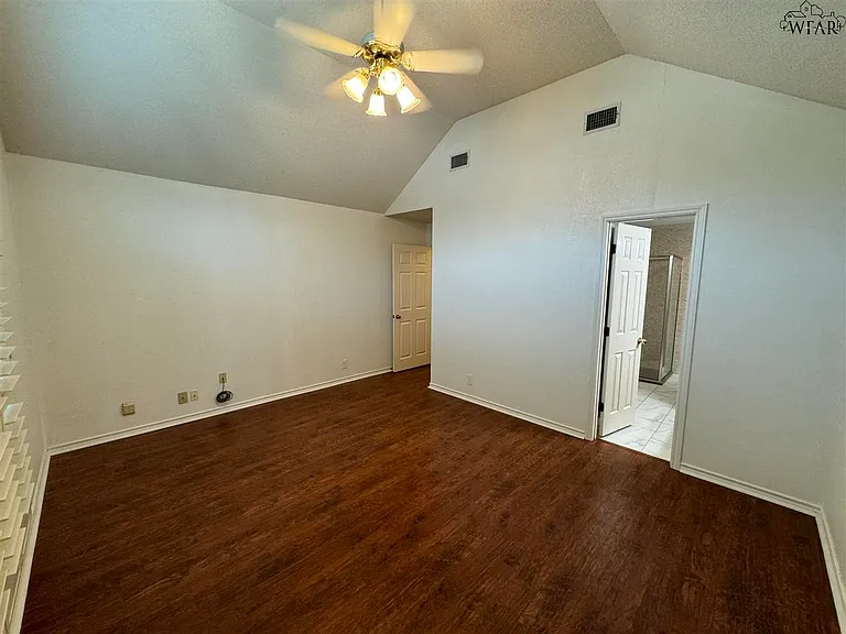 4845 Shenandoah Dr — Photo 9