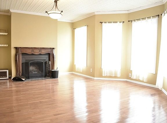 3rd image of 4711 N Winthrop Ave APT 3N